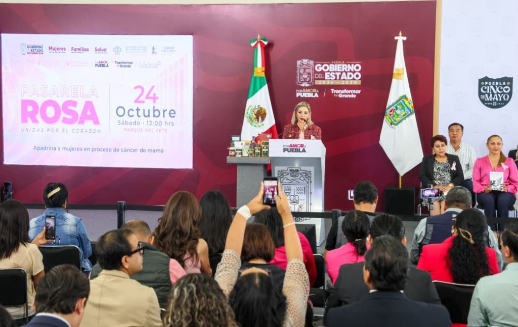Minerva García Chávez, titular del Voluntariado del Congreso del Estado, invitó a la pasarela “Rosa Unidos por el Corazón”.