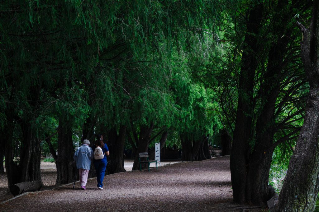 Personas dando un paseo en la laguna de San Baltazar.