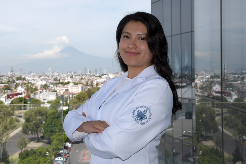 Zaira Vanesa Acevedo Ochoa, estudiante de la Facultad de Medicina, fue galardonada en la categoría de Excelencia Académica.