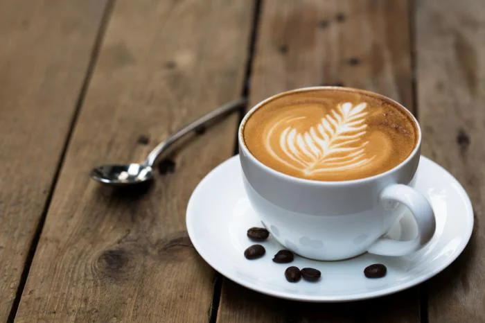 El café en consumo moderado se ha relacionado con diversos beneficios para la salud.
